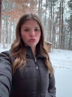 hii snoww #foryou #fyp #christian #tuesday #jesuslovesyou #tiktokisback #yay #teamwork #lululemon #northface #cutefit #snowday #snow 