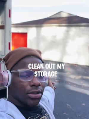 CLEAN MY STORAGE!!🧹📦📺#fyp #jemayoo #storageunit #storage #cleanstorage #storagecleanout #publicstorage #storagebox #storagehacks 