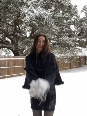 winter is coming… to south ms  ⋆⁺₊⋆ ☾⋆⁺₊⋆ • • #snow #snowday #mississippi #winteriscoming #OOTD #outfitcheck #shawl #blackoutfit #allblack #blackboots #longhair 