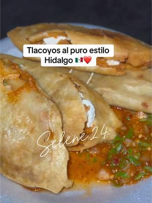 Tlacoyos 😋 #Tlacoyos #tlacoyosdefrijoles #empanadas #tlacoyosrellenos #Quesadillas #quesadillasfritas #comidamexicana #recetasmexicanas #Recetas #Comida #recetastiktok #recetas #foryoupage #fy #fyp 