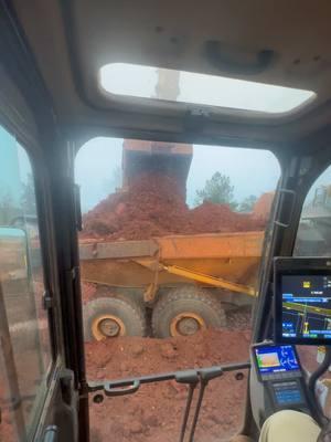 It decided to start snowing on us today! #movingdirt #redddirt #loadingtrucks #bench #komatsu #pc360lci #topcon #offroaddumptrucks #gettingiton #cutting #grade #viewoftheday #est1950s #upstateSC #dirtlifemcc