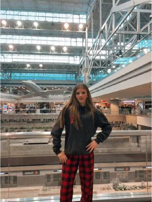 I got so many stares… #fyp #viral #tiktok #ban #tiktokban #dance #dancing #dancer #dances #dancin #dancers #dc #tag #new #gen #tagdc #pretty #cute #fun #no #airport #colorado #coloradoairport #conspiracy #creepy #