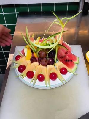 Fruit Platter #trending #fruits #cutting #fruitsbasket #fruitplatter #watermelon #cantaloupe #creative #fruitdesign 