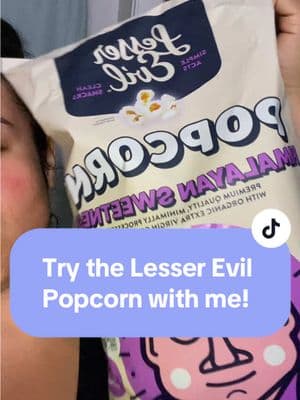 Trying the Lesser Evil Popcorn everyone raves about. This flavor was great, my husband & I both loved it!! I’d give it a 8/10.  The White Cheddar flavor though…absolutely not!! 0/10 for me. Couldn’t even eat it 😩. I’ll stick to Smartfood White Cheddar. 😂🙌🏼.  #lesserevil #popcorn #kettlecorn #snacks #tastetest #trywithme #snackreview #foodreview 