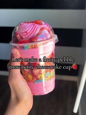 Fruity pebble strawberry cheesecake cup🍓✨ #cheesecake #nobakedessert #nobakecheesecake #fruitypebbles #fruitypebblestreats #strawberry #strawberrycheesecake #SmallBusiness #fy #fyp 