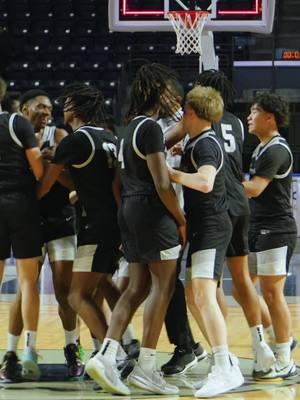 I still don’t know how they pulled off the W 🫣🔥 13-1 Glacier Peak faced off against 11-4 Kentwood last night at the ShoWare Center in Kent, Washington and it came down to the very end!! Glacier Peak went up big in the first half, but Kentwood was ready to defend their city! They would end up making a huge comeback for the upset win, making their case as one of the top teams in 4A 👊 Follow us for the best highlights in the PNW!! #inevitableathlete #highschoolhoops #kentwood #glacierpeak #comeback #ballislife