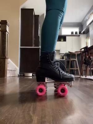 Up close & personal skate footwork. #tutorial #MomsofTikTok #roxyskater #skate #genxtiktokers #genx #rollerskate #quadskates #roxy 