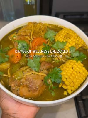 DAY 53 of WELLNESS UNLOCKED 🔓 we really needed this chicken noodle soup bc this weather is out of control! I’m FREEEEEZINGGGGG! LOL!  I like fall/winter but this is ode 😂 Anyways today we have Sopa de pollo! Lmk how my Spanish sound???? 😂😂😂 always! Soup was good, it’s easy to make, lmk If yall want the ingredients!  #sopadefideo #sopadepollo #soup #dominicana #dominican #puertorican #soupseason #spanishsoup #chickennoodlesoup #chickennoodle 