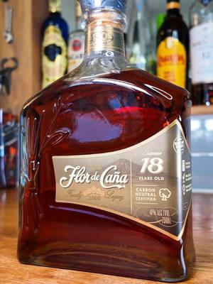 Ron Flor de Caña 18  #ron #rum #ronflordecaña #nicaragua #nicaragua🇳🇮 #viernes #findesemana #mokuanes #soysabillon 