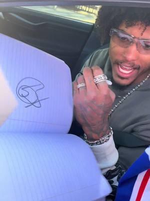 Kelly Oubre signing autographs #NBA #basketball #kellyoubrejr #kellyoubrejredits #sixers #philadelphia76ers #autographsigning #signature #autographs #kellyoubre 