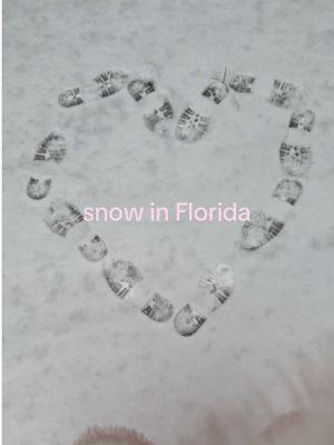 It’s snowing in florida ❄️🩵 #florida #snow #itssnowingoutside #floridasnow #navarre 