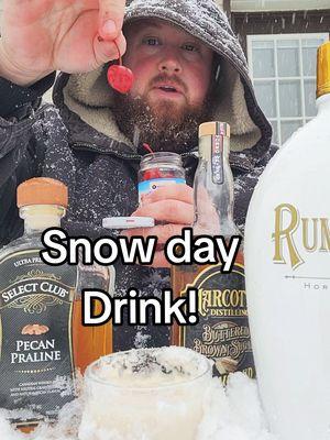 Snow day drink! #snow #snowday #rumchata #marcottedistilling #cwspirits #lqr #wildwildweston #illbethejudgeofthat #drinks #mixeddrinks #tastetest #tasting #fyp #fypage @CWS @Marcotte Distilling Company @SelectClubWhisky 