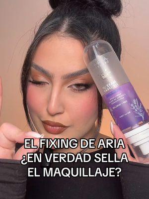 ¿les gustaría que hablara de algún otro fixing/setting así de detallado? 👀 por cierto, este es de mis productos favoritos de la marca @Aria Cosmetics 🤍 #ariacosmetics #venezuela #maquillaje #maquillador 