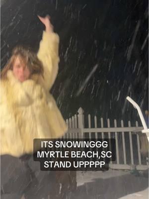 ITS SNOWING IN MYRTLE BEACHHHHHH SC!!!! STOP PLAYIN WITH ITTTTT who's seeing thissss>>>>> #itssnowinginsc #scsnow #scsnowday #snowdaysc #northmyrtlebeach #myrtlebeach #myrtlebeachsc #longssc #conway #carolinaforrest #conwaysc #northmyrtlebeachsc 