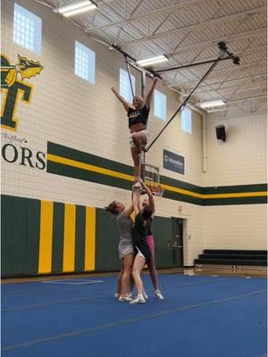 Side bases that get their grip 👏👏👏  #cheerstunts #switchup #hscheer #highschool #fullup #piaa #nhscc 