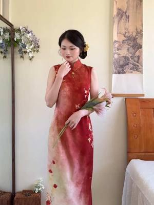 Sleeveless, floral pattern red long Cheongsam  Credit to xiaohongshu:@ yoyoi887 #foryoupage #foryou #qipao #qipaobeauty #cheongsamgirls #cheongsam #cheongsamdress #fyp #highenddresses #highend #weddingdress #qipaodress 