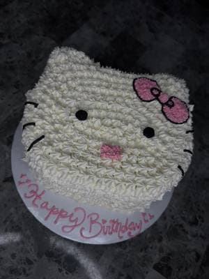 Hello Kitty 🐱 #cafebelly #hellokitty #cake #cakedecorating 