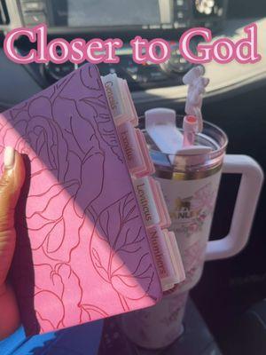 What my lunch breaks look like🙏🏽📖 this year i’m picking up my bible more than my phone🤞🏽💕#fyp #fypシ゚viral #closertogod #faith #christiantiktok #christian #christiantok #God 