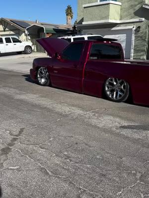 #droppedtrucks #suelo #suelomob #chevy #chevytrucks #tacuache #noquemacuh #nbs #trokiando #socaltrucks #ondgas #explorepage #streettruck #lowtrucks #silveradoloyalty #trokiandocuh #trokasperronas #noquema #singlecab #droppedtruckcartel #freddylsx #statik #noquema #streettruck #trokiando #singlecabnation #ssclone #baggedtrucks #baggedssclone 