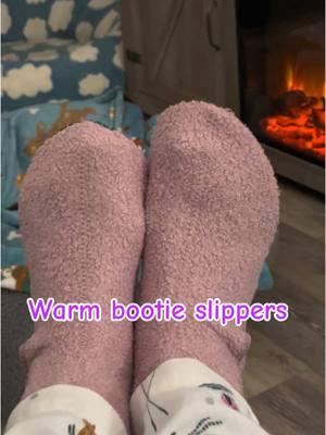 $10 fuzzy slipper bootie #budgetfashion #slippers #slippershoes #winterfootwear #athlesurewear 