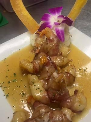 Buona sera e buon pomeriggio a tutti, guarda che bello simply the best at the Chatterbox in Pleasantville, New York, cooking for friends that become family ciao ciao e buona serata a tutti#Chatterbox #fypage #Foodie #restaurantl #PleasantvilleNY #Italian #bacon wrapped shrimp#chef Giuseppe