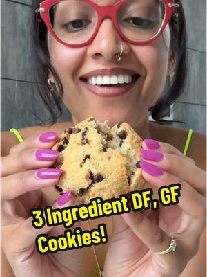 THESE ARE LIFE CHANGING 🤯 2 ripe bananas  2 cups almond flour  1 tsp baking powder  Optional Add-ins:  salt  chocolate chips  2 tbsp maple syrup Bake in preheated oven at 350F for 20 minutes until slightly golden brown on the edges.  #grainfree #dairyfree #vegan #vegancookies #almondflour #easybakeoven #baked #cookie #chocolatechipcookies #cookiemonster #vegancookies #chocolatechips #proteinsnack 