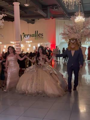 Bella y bestia 🕯️🌹#versallespalace #phoenix #bellaybestia #fy #granentrada #xvaños #beautyandthebeast #paratii #quincedress #labelllaylabestia #beautyandthebeastxv #papa #amordepadre #grandentrance #viralvideo #azvenue #bellaquincedress #az #inspo #planyourquince #2025 #2010babies #paratii #amordepadres #daddysprincess #quinceprincesstheme 