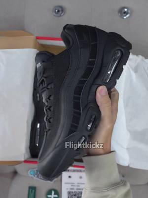 Unboxing the Nike Air Max 95 Black🖤 #nike #nikeairmax #airmax #nikeairmax95 #airmax95 #nikeairmax95black #sneakers 