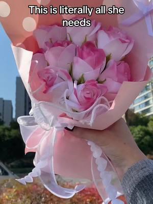 If you love your girl, please use this as a gift, she will be pleasantly surprised #surprise #gift #rose #anniversary #birthday #viral #fyp #crush #heartbeat #girlfriend #flowers #everlastingflowers #TikTokShopHolidayHaul #spotlightfinds #couplegifts2025 #TikTokShopLoveAtFirstFind #spotlightfinds 