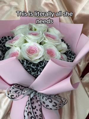 If you love your girl, please use this as a gift, she will be pleasantly surprised #surprise #gift #rose #anniversary #birthday #viral #fyp #crush #heartbeat #girlfriend #flowers #everlastingflowers #TikTokShopHolidayHaul #spotlightfinds #couplegifts2025 #TikTokShopLoveAtFirstFind #spotlightfinds 