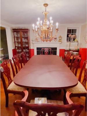 Saying goodbye doesn’t need to be so dramatic but it is more fun. #tablescape at the #1925houseonthehill As we say goodbye to that stunning masterpiece which once shined so brightly we must look to the future and change and carry the excitement for the experience of what’s to come to please senses and hearts. 💕 #valentinesdaytablescape is under construction so come back soon for an update. #glassdisplay #glasscollector at the #1925houseonthehill 