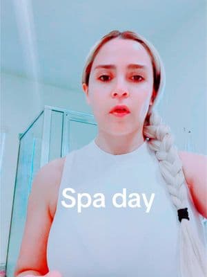 Día de facial 🧖‍♀️ #facial #mujeresqueinspiran #belleza #hesperiahairstylist #victorvillehairstylist #arlettesslonandbeauty @NakedMD™️ 