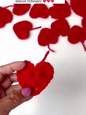 Time to make some hearts ❤️❤️❤️ #crochet #crochethearts #itsalmostfebruary #itsalmostvalentinesday #ValentinesDay #valentinehearts #handmade #meroindreni #creatorsearchinsights 