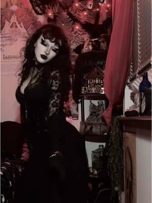 This app keeps on yelling at me that I have too many drafts 🪦 #goth #gothic #gothmakeup #gothfashion #gothstyle #romanticgoth #vampiregoth #tradgoth #fyp #fypシ 