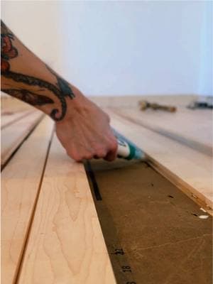 Spline time 💃🏻 #hardwoodfloors #woodflooring #maple #hardwood #tradeswoman 