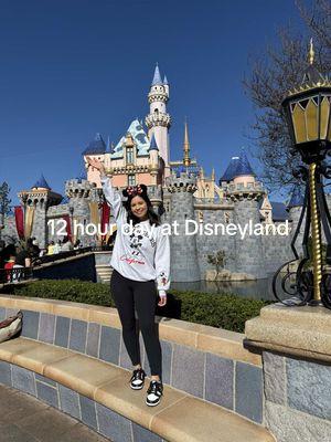 12 hour day at Disneyland with 2 kids. 10/10 recommend making it to rope drop because you can ride so many rides with no wait times. 🏰✨🐭#disneyland#california#lightinglane#ropedrop#disneylandwithkids#disneylandtips#creatorsearchinsights 