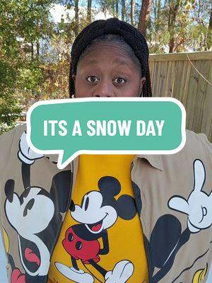 Charleston Snow Day 2025!  #contentcreator #digitalcreator #creativecontent #socialmedialife #creatorlife #contentcreationjourney #brandbuilding #reggisvsgcloset  #snowday2025 #snowinsouthcarolina #scsnowday #snowdaydownsouth #charlestonsnowday 