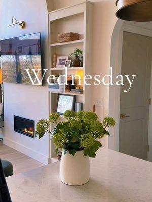 Middle of the week already ? Time is flying … pretty productive morning but lots left to do ! Be back soon !!! #wednesday #middleoftheweek #busybusybusy #homedeisgn #lovemyhome #cozyspaces #smallhome #smallhometour #vintagevibes #homesoftt #tennessee #cedarridge #nancymeyersaesthetic 