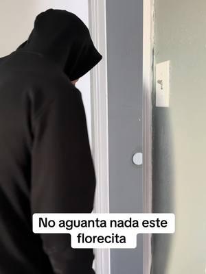 No aguanta nada este florecita @👺3L-WU@NAK0(GK)🥀 #laescuelitasd #lafamilia #humor #viral_video #paratii 