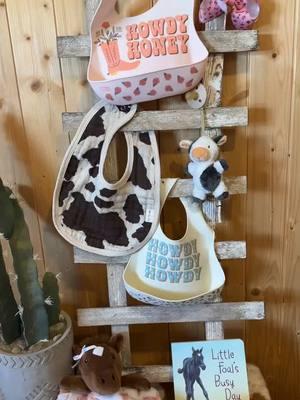 So many adorable cowkid accessories! 💕🐴 #western #baby #babyshower #cowkids #cowkidsoftiktok #cowkidstyle #rodeo #rodeobabyfashion #rodeobaby #westernstyle #westerifeandstyle #littlecowboys #littlecowgirl 