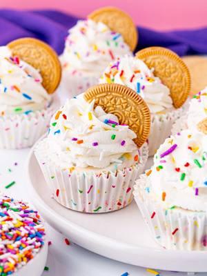 Don't feel like baking, but need a super delicious treat? Try these funfetti icebox cupcakes! No oven required, fun and easy to make. Perfect treat for making with kids! Recipe on cakemehometonight.com! #cupcakes #cupcake #nobake #iceboxcake 