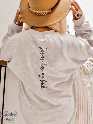 Jesus has my back Christian crewneck sweatshirt #jesushasmyback #christiansweatshirt #christiantshirts #christianapparel #christiangirl #myjesus #worshipsongs 