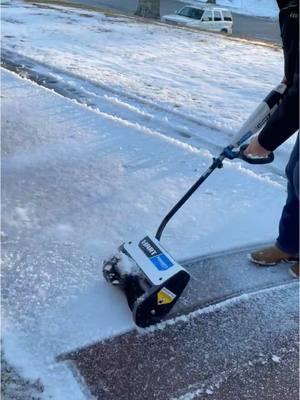 You may not be used to the #snow in the south, but you can clear it like a champ!  #DoItWithHART #snowblower #snowblowing #snowshovel #snowthrower #snowshoveling #snowinthesouth #snowclearing 