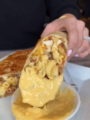 Fried Chicken 🍗 Mac & Cheese 🧀 Burrito 🌯 YES PLEASE‼️ #yes #please #friedchicken #chicken #macandcheese #cheese #cheesy #burrito #lunch #dinner #diner #comfortfood #winter #elmstreetdiner #stamford #nyc ##norwalk#ct #connecticut #fyp 