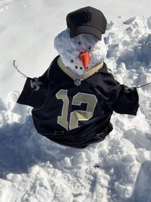 Look he ain’t bad for the first time ever making a snowman. 🤣😍⛄️❄️⚜️ #louisiana #snowapocalypse #louisianasnow #winterstorm #snow2025 #fyp #winterstorm2025 #504 #viral #foryoupage #nola #saints #neworleanssaints #whodat #whodatnation #doyouwannabuildasnowman 