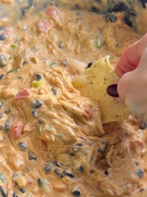 Chicken Nacho Dip and 2 ways to serve it. PLUS a tip to keep your chips from getting soggy! Recipe linked in my profile. Enjoy! #cookiesandcups #nachos #gameday #gamedayfood #crockpot #Recipe #chicken 