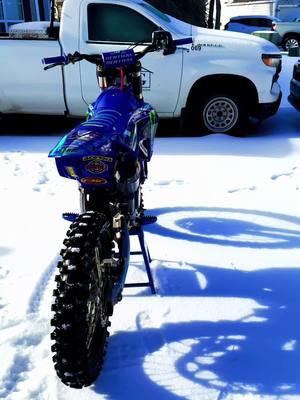 ❄️💙✈️🥶 Como enamora esa azulita ….. #yz250f #yamaha #sueño #teamkayser #teammoncada51 #sigue #clean #ice #marflooring #pasion #fypage #dirbike #fmf 