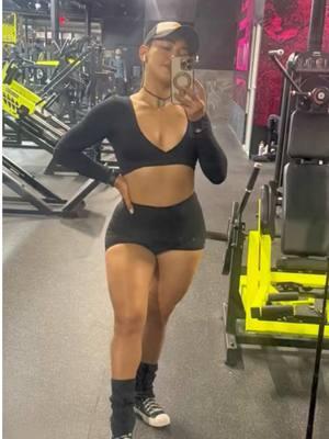 Outfit negro 🖤 Hermoso 🔥 peso 150 libras y me lo enviaron talla M🔥 me encanto 🔥 #pachitafitness #tiktokviral #paratiiiiiiiiiiiiiiiiiiiiiiiiiiiiiii #pachitafitnessnatural #pachitafitnessteam #fyp 