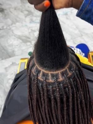 💥Book under small midback 💥💥January calendar open Sunday 10:00am #Rosesbraids  #smallknotlessbraids #ombrehair #tbt #ombreknotlessbraids  #Ruskin braider #tampahairstylist #stpetebraider #smallknotlessbraids 