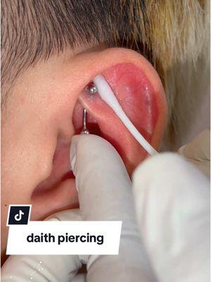 Basic daith piercings, simple yet stylish. Shine with this accessory! #DaithPiercing #SimpleAccessories #piercing #piercings #bodypiercing #earpiercing #daithpiercing #vairal #fyp #allfake⚠️ 